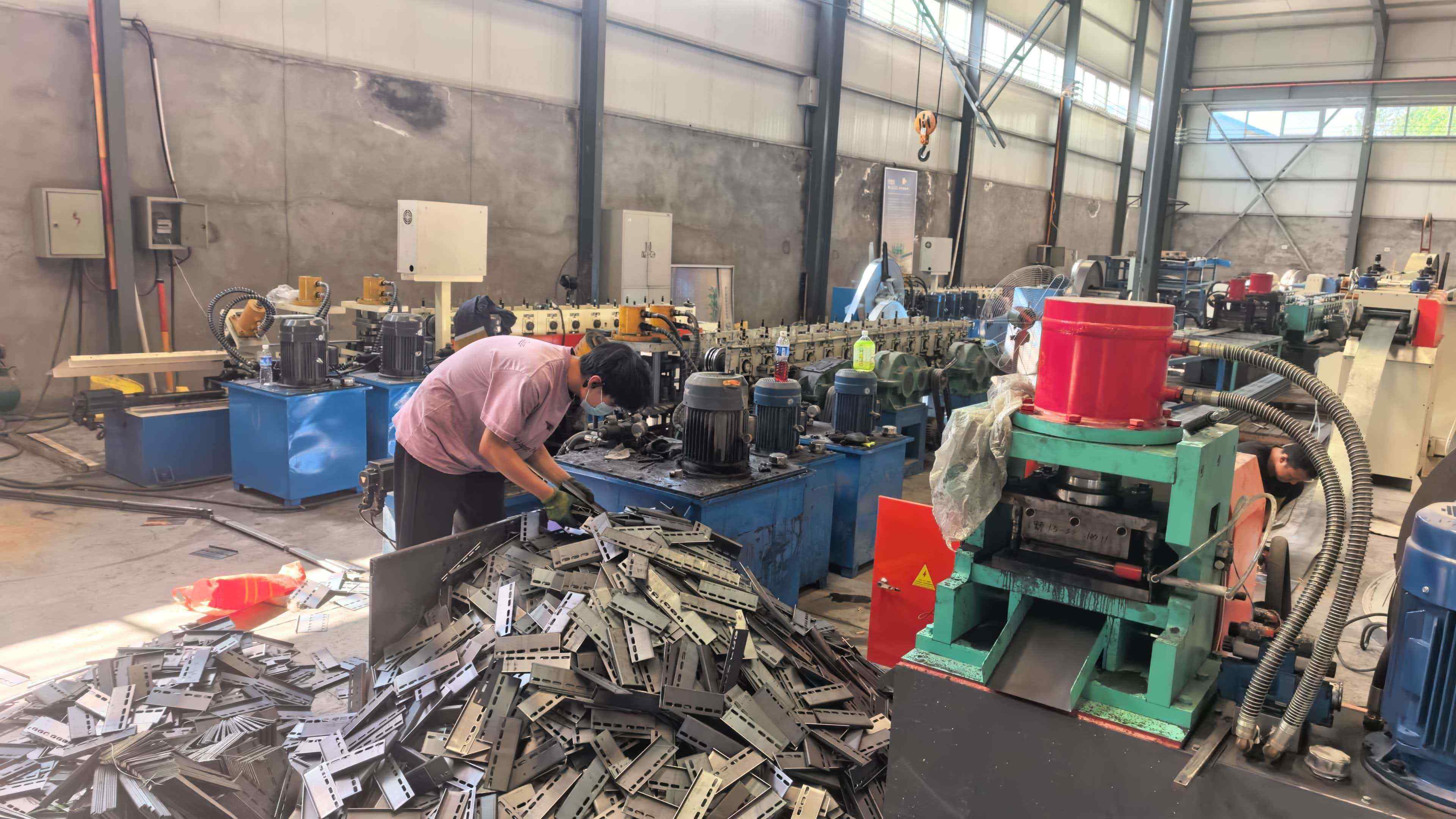 成都市室外桥架锌铝镁桥架 - 价格